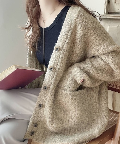 《JAVAジャバ別注》大人モテレディに。春まで使えるブークレーVネックカーデ