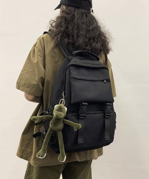 shopnikoniko（ショップニコニコ）の「大容量 リュックサック カエル キーホルダー ぬいぐるみ チャーム 通学 高校生（バックパック/リュック・レディース・ホワイト/ブラック・フリー）」の3枚目の写真