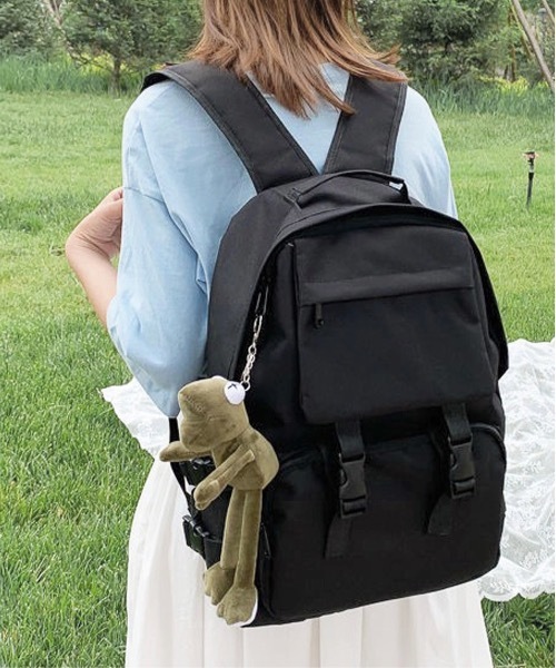 shopnikoniko（ショップニコニコ）の「大容量 リュックサック カエル キーホルダー ぬいぐるみ チャーム 通学 高校生（バックパック/リュック・レディース・ホワイト/ブラック・フリー）」の7枚目の写真