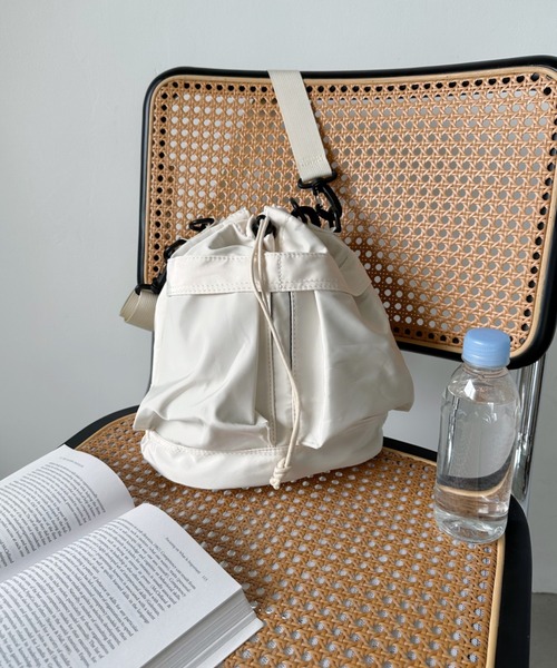 un+frame（アンフレーム）の「military drawstring bag／ミリタリー巾着2WAYショルダーバッグ（ショルダーバッグ・レディース・ベージュ/アイボリー/カーキ/ブラック・FREE）」の5枚目の写真