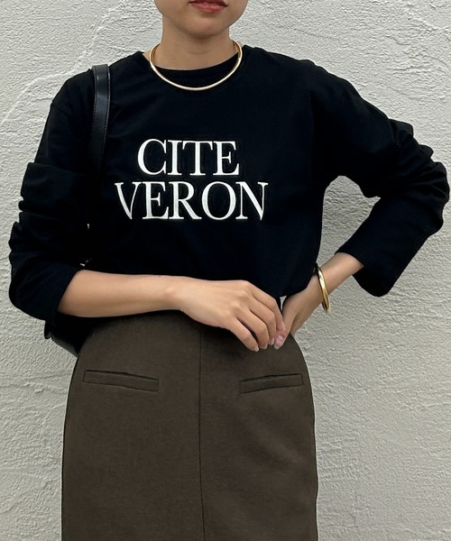 LOUNGEDRESS（ラウンジドレス）の「ロゴロンT（Tシャツ/カットソー・レディース・チャコールグレー/オフホワイト/ブラック・FREE）」の2枚目の写真