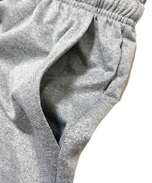 SEN TOKYO(セントーキョー)の「リラクシーな履き心地。ルーズストレート リラックススウェットパンツ(スウェットパンツ・メンズ・グレー/ブラック・M/L/XL)」の4枚目の写真