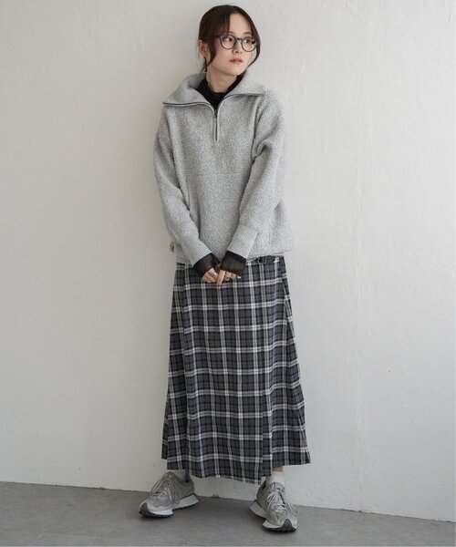 LBC(エルビーシー)の「ループヤーンハーフジップアッププルオーバー(ニット/セーター・レディース・ブラック/ベージュ/ライトグレー・M)」の4枚目の写真