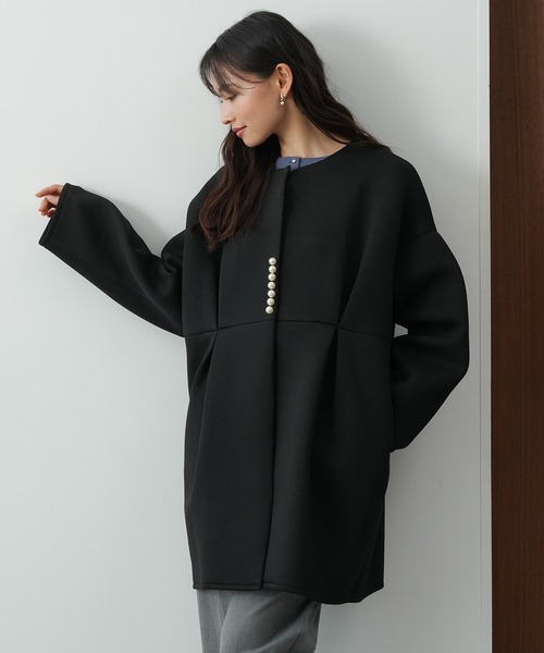 TRUDEA(トルディア)の「スポンディッシュパール使いコート(ノーカラーコート・レディース・ブラック/ホワイト・MEDIUM)」の3枚目の写真