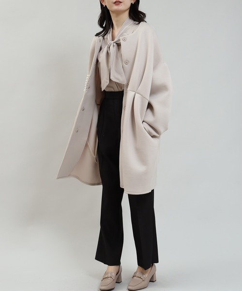 TRUDEA(トルディア)の「スポンディッシュパール使いコート(ノーカラーコート・レディース・ブラック/ホワイト・MEDIUM)」の11枚目の写真