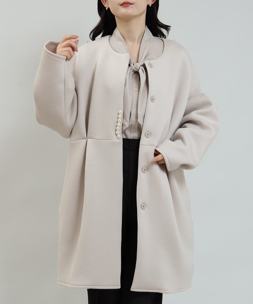 TRUDEA(トルディア)の「スポンディッシュパール使いコート(ノーカラーコート・レディース・ブラック/ホワイト・MEDIUM)」の20枚目の写真
