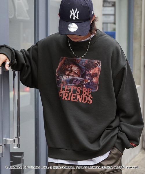 MONO-MART（モノマート）の「【ユニバーサル・スタジオ・ジャパン、ハロウィーン・ホラー・ナイト「チャッキーズ・カーニバル・オブ・カオス～チャッキーの血塗られた祭典～」限定デザイン】ヴィンテージライク ビッグシルエットスウェット（スウェット・レディース・スミクロ/オートミール・L/M）」の7枚目の写真