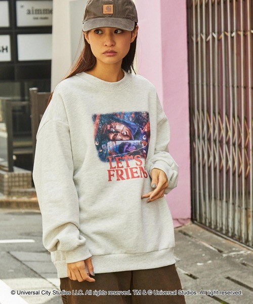 MONO-MART（モノマート）の「【ユニバーサル・スタジオ・ジャパン、ハロウィーン・ホラー・ナイト「チャッキーズ・カーニバル・オブ・カオス～チャッキーの血塗られた祭典～」限定デザイン】ヴィンテージライク ビッグシルエットスウェット（スウェット・レディース・スミクロ/オートミール・L/M）」の10枚目の写真