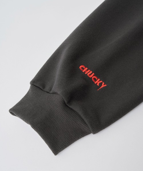 MONO-MART（モノマート）の「【ユニバーサル・スタジオ・ジャパン、ハロウィーン・ホラー・ナイト「チャッキーズ・カーニバル・オブ・カオス～チャッキーの血塗られた祭典～」限定デザイン】ヴィンテージライク ビッグシルエットスウェット（スウェット・レディース・スミクロ/オートミール・L/M）」の19枚目の写真