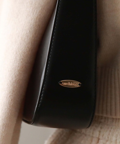 archives（アルシーヴ）の「メタルロゴHOBOバッグ（ハンドバッグ・レディース・ブラック/グレイッシュベージュ/モカ・FREE）」の9枚目の写真