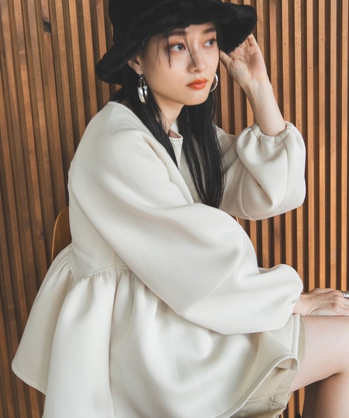bohmal(ボマール)の「ダンボールニットペプラムトップス(スウェット・レディース・アイボリー/ブラック・MEDIUM)」の13枚目の写真