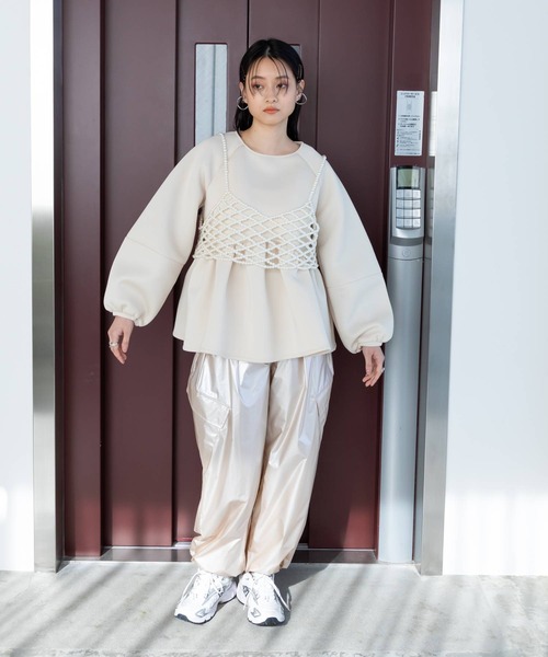 bohmal(ボマール)の「ダンボールニットペプラムトップス(スウェット・レディース・アイボリー/ブラック・MEDIUM)」の17枚目の写真