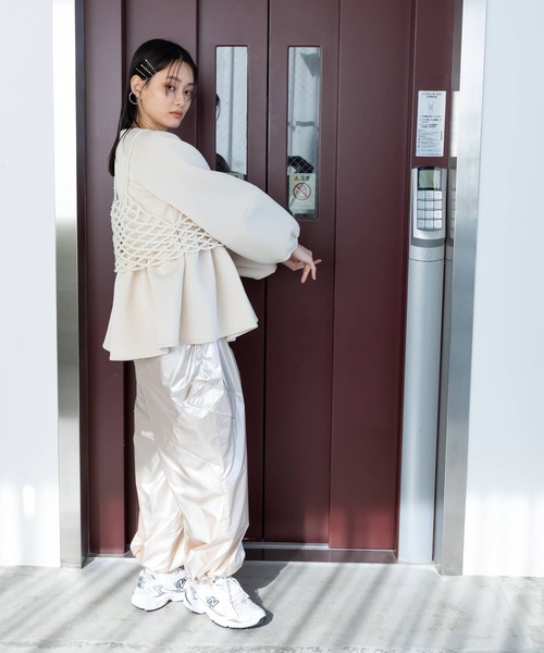 bohmal(ボマール)の「ダンボールニットペプラムトップス(スウェット・レディース・アイボリー/ブラック・MEDIUM)」の19枚目の写真