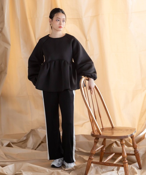 bohmal(ボマール)の「ダンボールニットペプラムトップス(スウェット・レディース・アイボリー/ブラック・MEDIUM)」の21枚目の写真