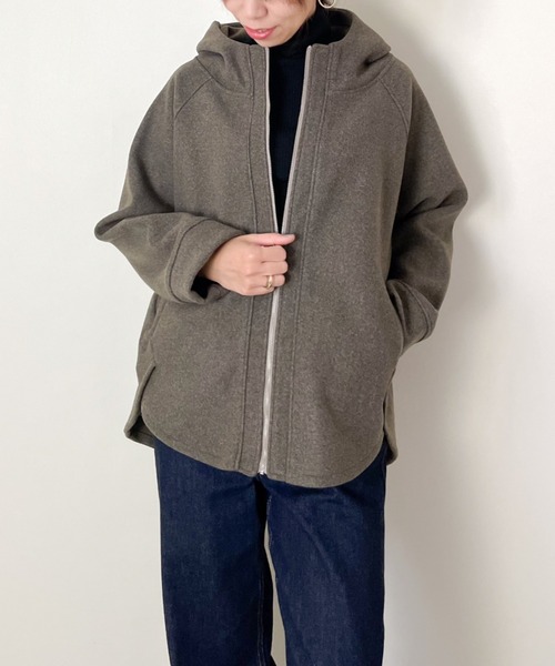 DOLLUPOOPS（ドールアップウップス）の「フェイクメルトンZIPパーカージャケット（ノーカラージャケット・レディース・カーキ/ブラック・38）」の7枚目の写真