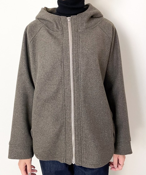 DOLLUPOOPS（ドールアップウップス）の「フェイクメルトンZIPパーカージャケット（ノーカラージャケット・レディース・カーキ/ブラック・38）」の9枚目の写真