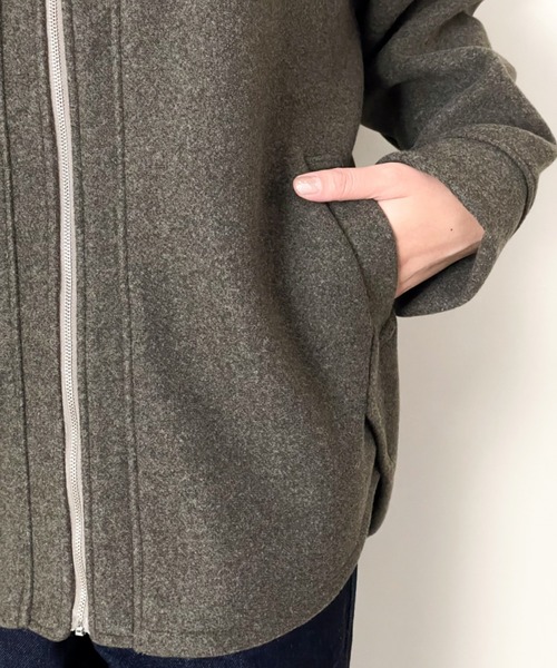 DOLLUPOOPS（ドールアップウップス）の「フェイクメルトンZIPパーカージャケット（ノーカラージャケット・レディース・カーキ/ブラック・38）」の15枚目の写真