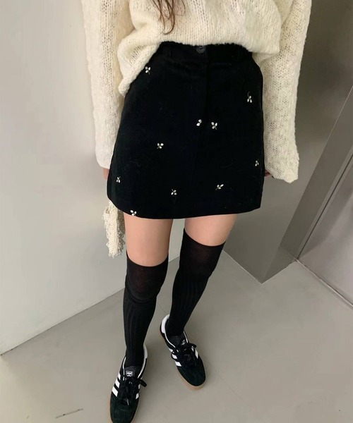 leune(ルネ)の「フラワー刺繍コーデュロイミニスカート(スカート・レディース・ブラック・FREE)」の8枚目の写真