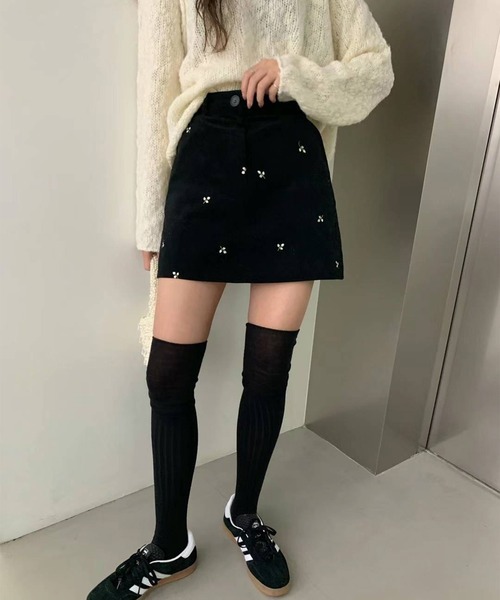 leune(ルネ)の「フラワー刺繍コーデュロイミニスカート(スカート・レディース・ブラック・FREE)」の9枚目の写真