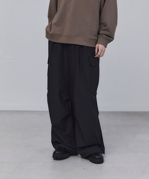 tk.TAKEO KIKUCHI(ティーケータケオキクチ)の「◆テープデザインバギーカーゴパンツ(カーゴパンツ・メンズ・ブラック/ダークグリーン/チャコールグレー/オフホワイト・01/03/02)」の3枚目の写真