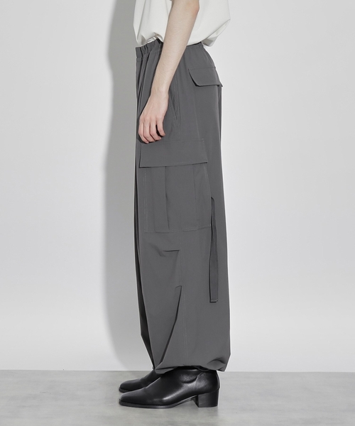 tk.TAKEO KIKUCHI(ティーケータケオキクチ)の「◆テープデザインバギーカーゴパンツ(カーゴパンツ・メンズ・ブラック/ダークグリーン/チャコールグレー/オフホワイト・01/03/02)」の7枚目の写真