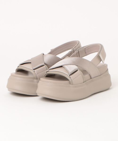 JILL STUART（ジルスチュアート）の「プラットフォームクロスストラップサンダル（サンダル・レディース・ブラック/オレンジ/ライトベージュ・M(23.5cm)/L(24.5cm)/S(22.5cm)）」の3枚目の写真
