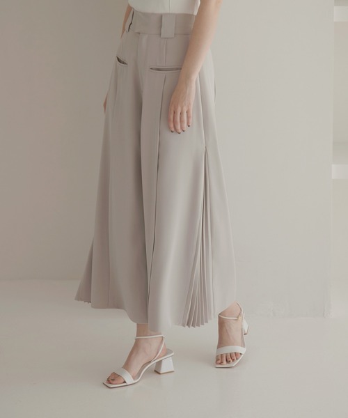 MIELI INVARIANT（ミエリインヴァリアント）の「Pleat Hem Block Pants（その他パンツ・レディース・ホワイト系その他/ベージュ系その他/ブラック・SMALL/MEDIUM）」の3枚目の写真