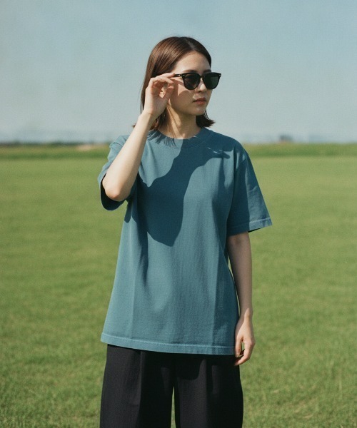 SHAKA WeAR(シャカウェア)の「【SHAKA WEAR/シャカウェア】GARMENT DYE SHORT SLEEVE ガーメントダイ 8カラー展開 ヘビーウェイト ビッグシルエット ユニセックス 無地半袖Tシャツ(Tシャツ/カットソー・メンズ・ブラック系その他2/ブラック/ホワイト/ブルー系その他/ブラック系その他/イエロー系その他/レッド系その他/ブルー系その他2・SMALL/XX-LARGE/X-LARGE/LARGE/MEDIUM)」の6枚目の写真