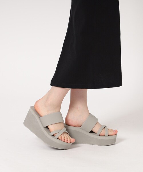 ESPERANZA(エスペランサ)の「やわらか厚底サンダル(サンダル・レディース・ブラック系8/グレー系4/ベージュ系8・S/M/L/LL)」の22枚目の写真