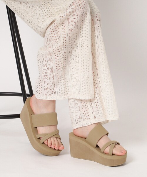 ESPERANZA(エスペランサ)の「やわらか厚底サンダル(サンダル・レディース・ブラック系8/グレー系4/ベージュ系8・S/M/L/LL)」の11枚目の写真