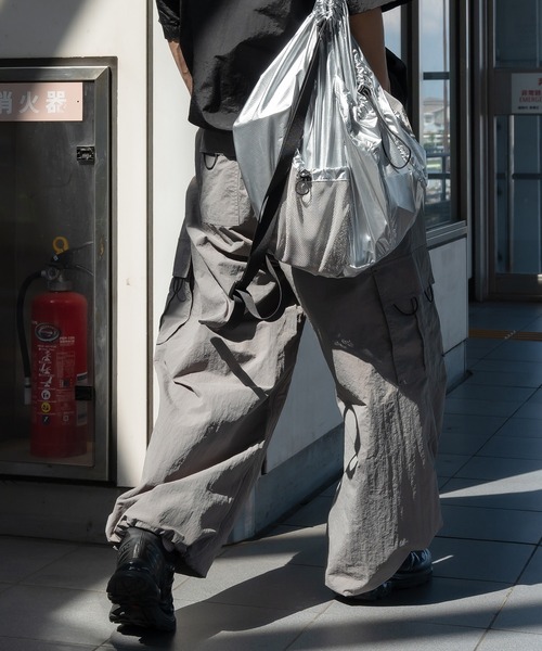 Perushu（ペルーシュ）の「ナイロンワイドパラシュートパンツ（その他パンツ・メンズ・ライトカーキ/オフホワイト/グレー・SMALL/MEDIUM/LARGE）」の8枚目の写真