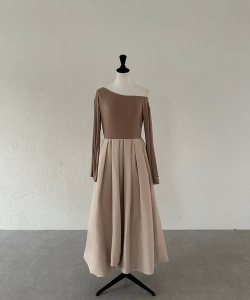 favclo.（ファブクロ）の「one shoulder balloon onepiece / ワンショルダーバルーンワンピース（ワンピース・レディース・チャコールグレー/オートミール・FREE）」の6枚目の写真