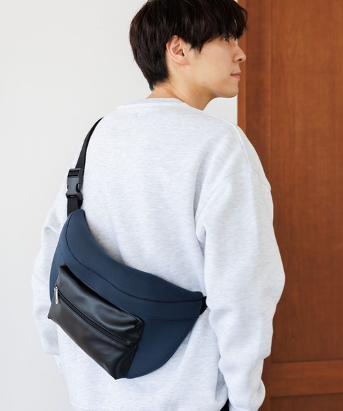 LAKOLE（ラコレ）の「ネオプレーンコンビボディバッグ / 149885（ボディバッグ/ウエストポーチ・メンズ・ブラック/チャコール/ネイビー/ライトグレー・FREE）」の4枚目の写真