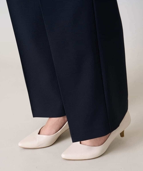 a.v.v（アーヴェヴェ）の「【洗える/イージーケア/UVカット/ストレッチ】スカルノテックスストレートワイドパンツ（その他パンツ・レディース・ネイビー/ブラウン/ライトグレー・38/40/34/36/42）」の4枚目の写真