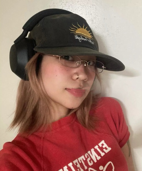 MEMECLE(メメクル)の「【 MEMECLE / メメクル 】ヴィンテージ サンライト ボールキャップ(キャップ・レディース・ブラウン/レッド/ダークグレー/アイボリー・FREE)」の7枚目の写真