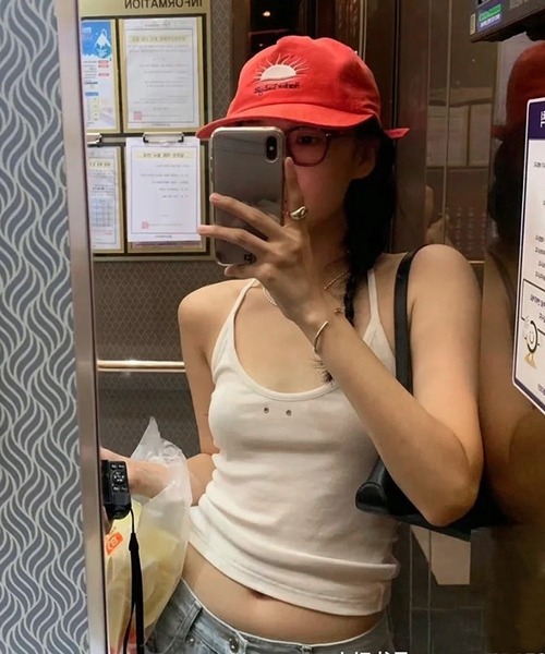 MEMECLE(メメクル)の「【 MEMECLE / メメクル 】ヴィンテージ サンライト ボールキャップ(キャップ・レディース・ブラウン/レッド/ダークグレー/アイボリー・FREE)」の11枚目の写真