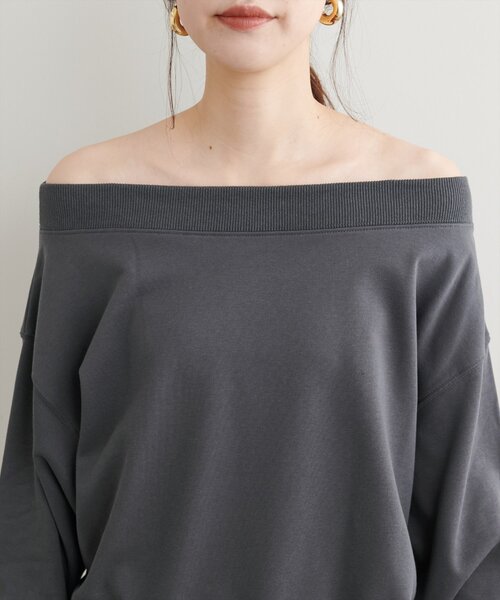 natural couture(ナチュラルクチュール)の「オフショルにもなる2way裏毛プルオーバー(Tシャツ/カットソー・レディース・スミクロ/ブラウン/ボルドー/ライトベージュ/サックスブルー・FREE)」の15枚目の写真