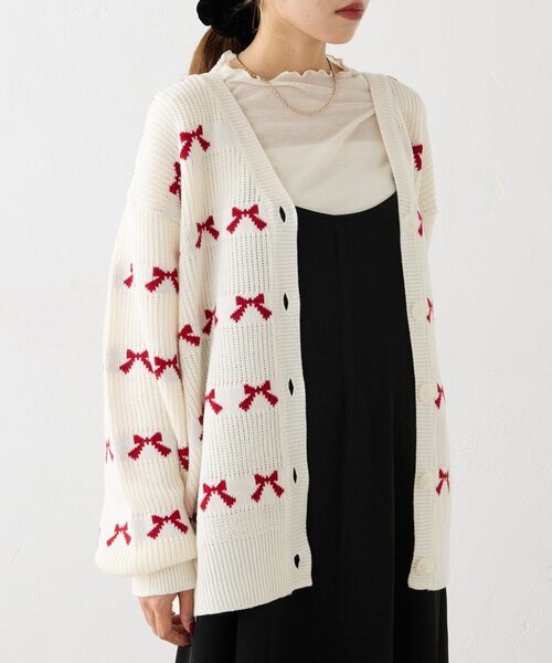 w closet（ダブルクローゼット）の「リボンビッグカーディガン（カーディガン/ボレロ・レディース・オフホワイト/ピンク/サックスブルー/ブラック・FREE）」の2枚目の写真