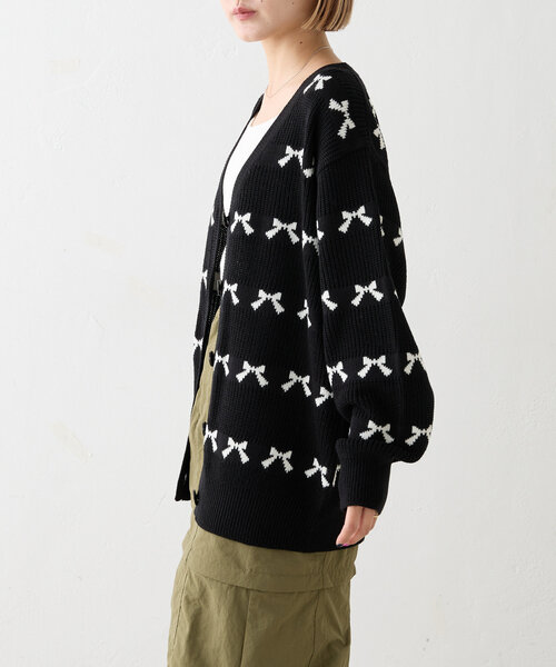 w closet（ダブルクローゼット）の「リボンビッグカーディガン（カーディガン/ボレロ・レディース・オフホワイト/ピンク/サックスブルー/ブラック・FREE）」の13枚目の写真