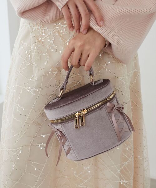 MAJESTIC LEGON（マジェスティックレゴン）の「レースアップベロアバニティバッグ（ショルダーバッグ・レディース・モカ/アイボリー・FREE）」の2枚目の写真