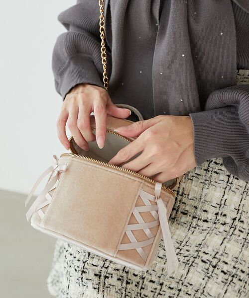 MAJESTIC LEGON（マジェスティックレゴン）の「レースアップベロアバニティバッグ（ショルダーバッグ・レディース・モカ/アイボリー・FREE）」の5枚目の写真