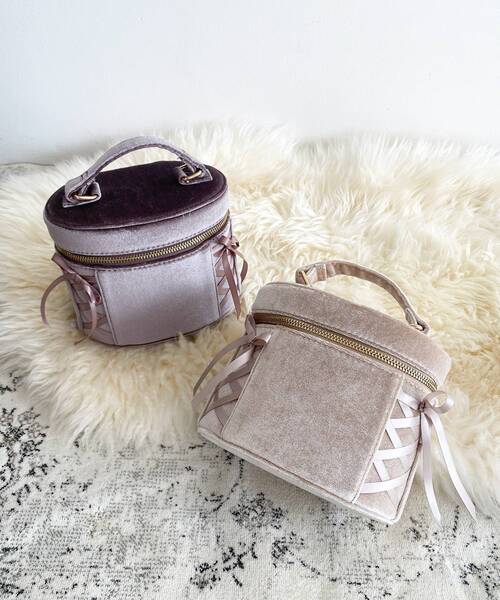 MAJESTIC LEGON（マジェスティックレゴン）の「レースアップベロアバニティバッグ（ショルダーバッグ・レディース・モカ/アイボリー・FREE）」の8枚目の写真