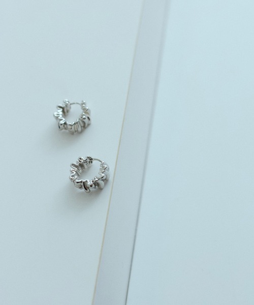 ADAM ET ROPE'（アダムエロペ）の「LES BIJOUX クリースフープピアス（ピアス（両耳用）・レディース・シルバー/ゴールド・FREE）」の5枚目の写真