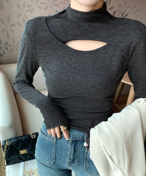 Miniministore(ミニミニストア)の「長袖Tシャツ 穴あき ハイネック 春秋冬(Tシャツ/カットソー・レディース・チャコールグレー/ブラック/ダークブラウン/ライトベージュ/グレー・L/XL/M)」の6枚目の写真
