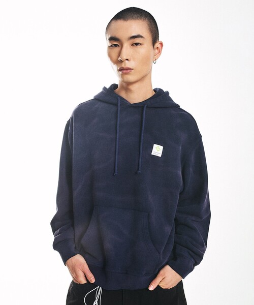 City Ambient Products(シティアンビエントプロダクツ)の「City Ambient Products: フロスト フェード スクエアロゴ スウェット パーカー(スウェット・メンズ・チャコールグレー/ブルー/レッド/ネイビー・SMALL/MEDIUM/LARGE)」の5枚目の写真