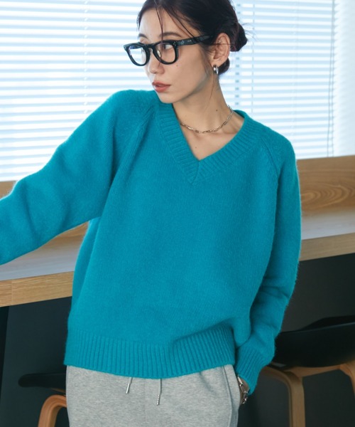 Auntie Rosa Holiday（アンティローザホリデー）の「ラグランVネックニットプルオーバー（ニット/セーター・レディース・ピンク/ブルー/ブラック/ダークグレー・FREE）」の2枚目の写真