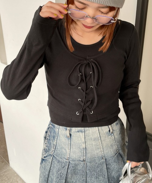 WEGO(ウィゴー)の「WEGO/【25年春夏新作】ヴィンテージライクレースアップトップス(Tシャツ/カットソー・レディース・スミクロ/ブラック・FREE)」の2枚目の写真
