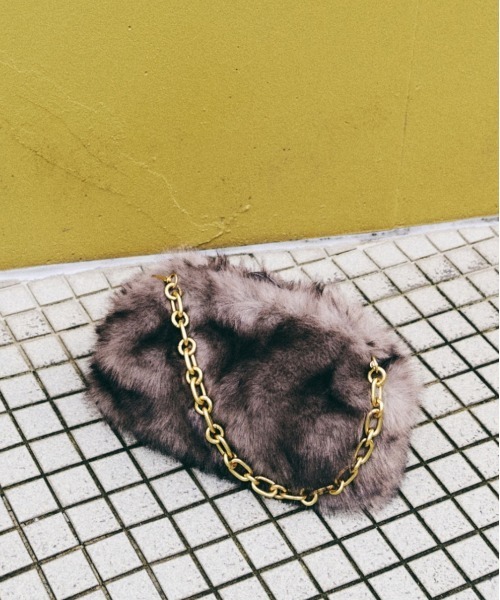 LE VERNIS（ル・ベルニ）の「LE VERNIS(ル・ベルニ)Renard big clutch（クラッチバッグ・レディース・ベージュ/ブラウン/チャコールグレー・FREE）」の5枚目の写真