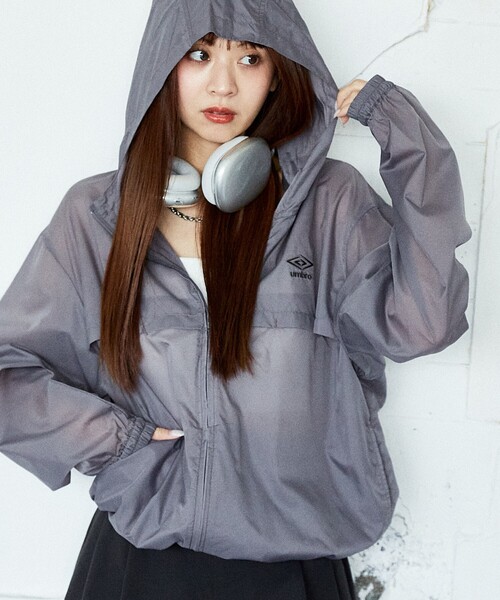 UMBRO（アンブロ）の「UMBRO × PUBLUX/アンブロ ワンポイント刺繍 シアーブルゾン　限定展開（ブルゾン・レディース・ベージュ/グレー・ﾌﾘ-）」の7枚目の写真