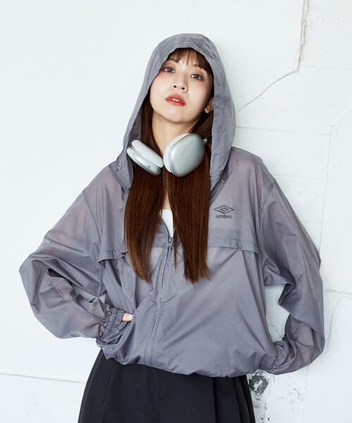 UMBRO（アンブロ）の「UMBRO × PUBLUX/アンブロ ワンポイント刺繍 シアーブルゾン　限定展開（ブルゾン・レディース・ベージュ/グレー・ﾌﾘ-）」の8枚目の写真